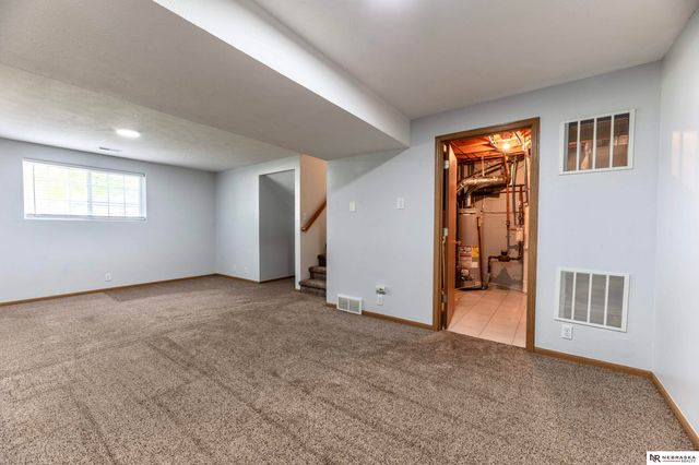 1113 Conestoga Road, Papillion, NE 68046