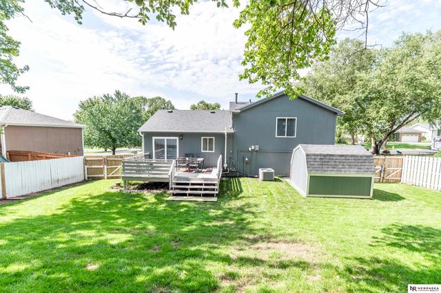 1113 Conestoga Road, Papillion, NE 68046