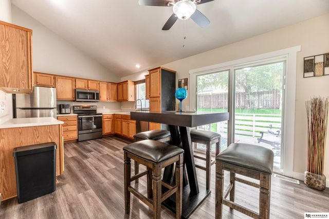 1113 Conestoga Road, Papillion, NE 68046