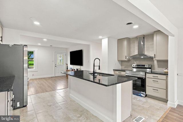 77 FOREST LANE RD, Fredericksburg, VA 22405
