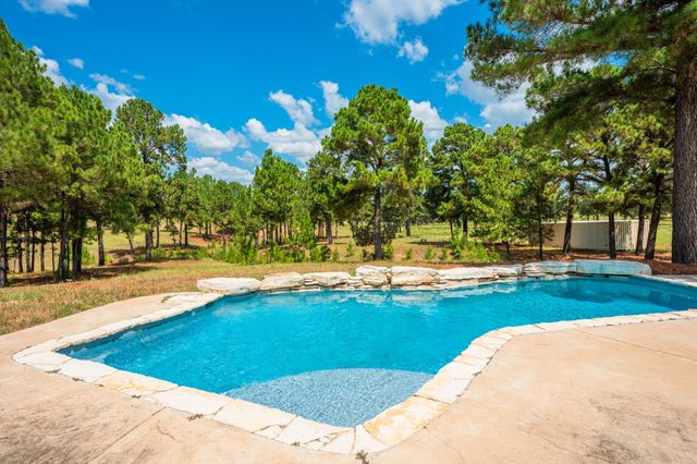 212 Meuth Cemetery RD, Red Rock, TX 78662