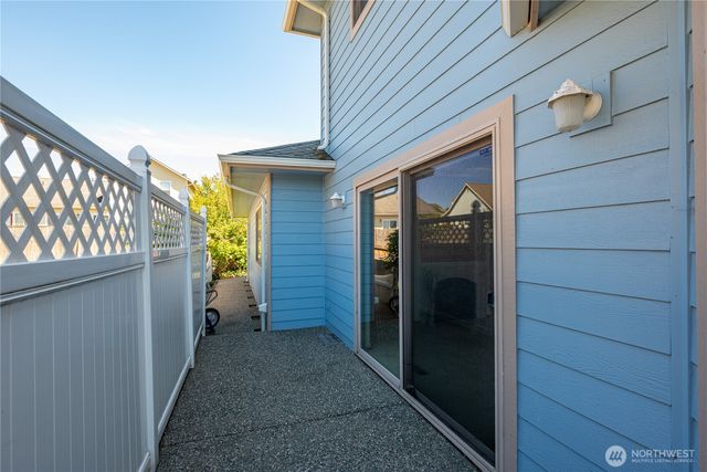 2175 SW Rock Rose Drive, Oak Harbor, WA 98277