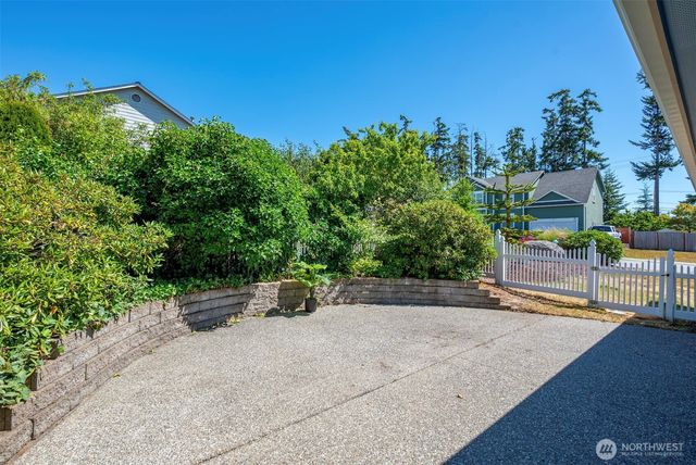 2175 SW Rock Rose Drive, Oak Harbor, WA 98277