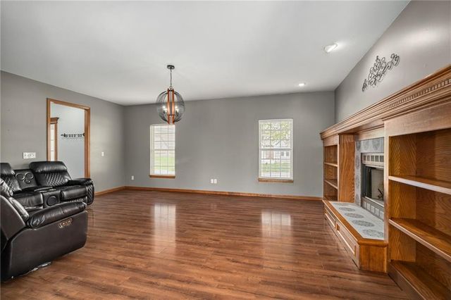 20865 Poplar Court, Spring Hill, KS 66083