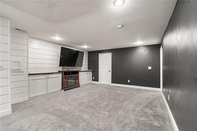 20865 Poplar Court, Spring Hill, KS 66083