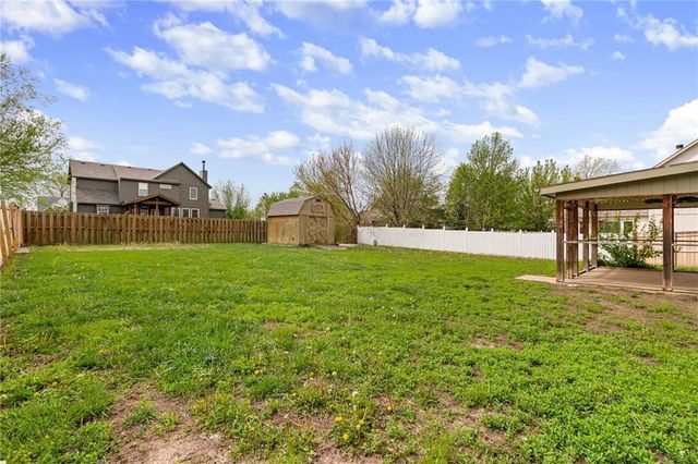 20865 Poplar Court, Spring Hill, KS 66083
