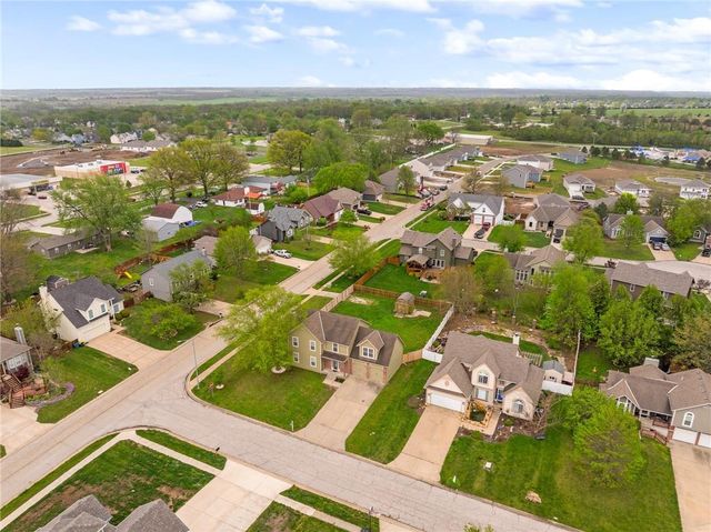 20865 Poplar Court, Spring Hill, KS 66083