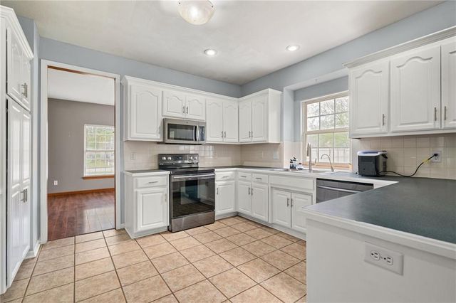 20865 Poplar Court, Spring Hill, KS 66083
