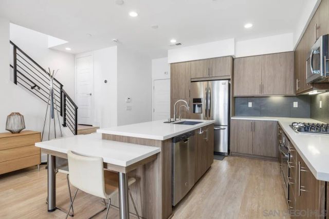2622 Aperture Cir, San Diego, CA 92108