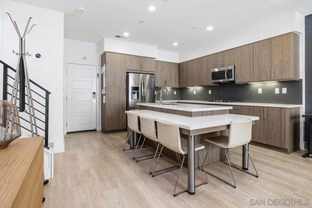 2622 Aperture Cir, San Diego, CA 92108