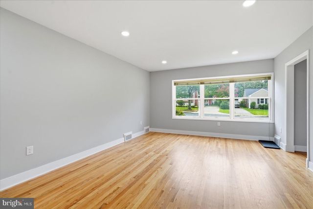 210 MOUNTAIN RD, Linthicum Heights, MD 21090