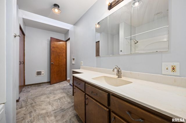 1315 STRAESSER Lane, Creve Coeur, IL 61610