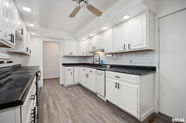 1315 STRAESSER Lane, Creve Coeur, IL 61610