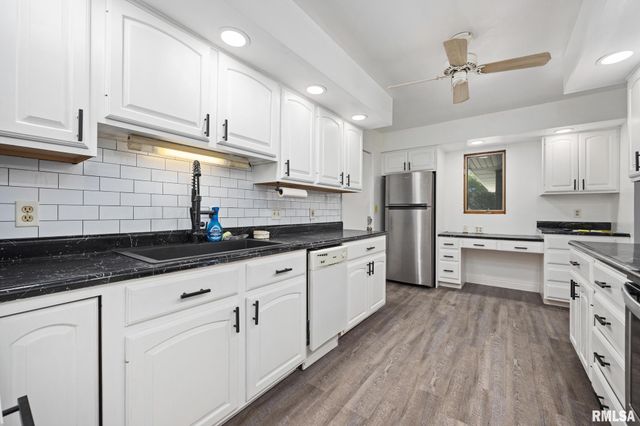 1315 STRAESSER Lane, Creve Coeur, IL 61610