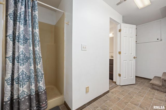 1315 STRAESSER Lane, Creve Coeur, IL 61610