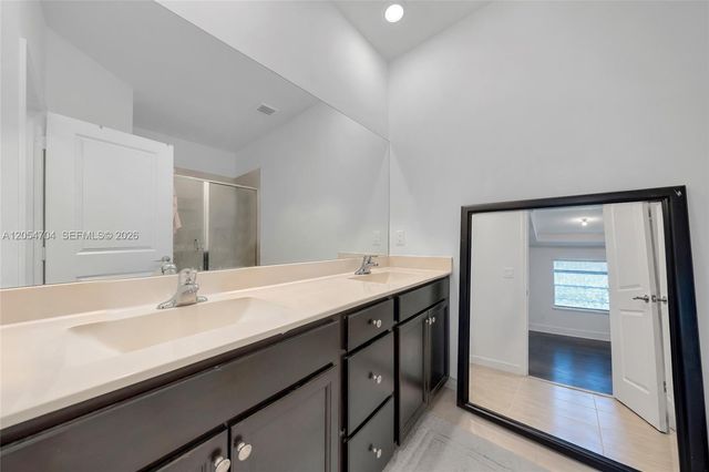 20674 NE 2nd Ct, Miami, FL 33179