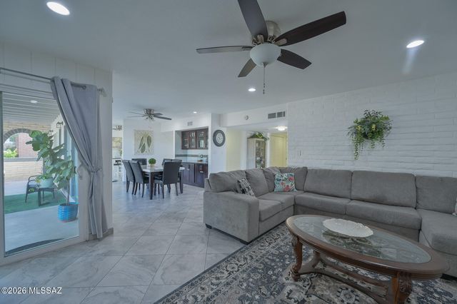 1129 W Middleton Road, Tucson, AZ 85704