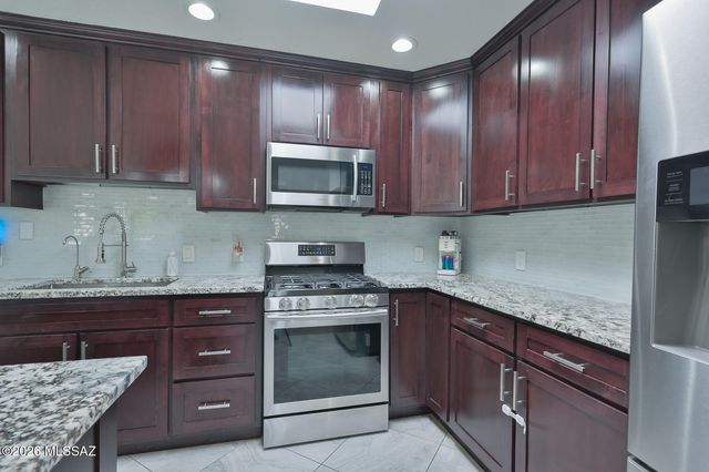 1129 W Middleton Road, Tucson, AZ 85704