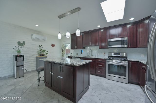 1129 W Middleton Road, Tucson, AZ 85704