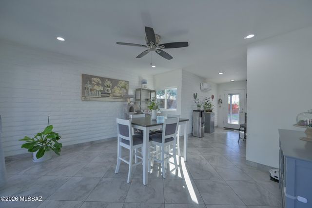 1129 W Middleton Road, Tucson, AZ 85704