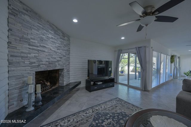 1129 W Middleton Road, Tucson, AZ 85704