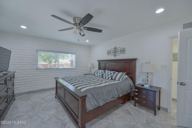 1129 W Middleton Road, Tucson, AZ 85704