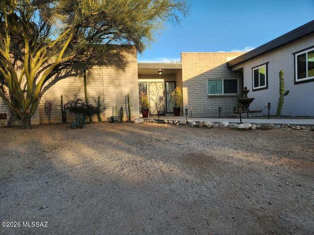 1129 W Middleton Road, Tucson, AZ 85704