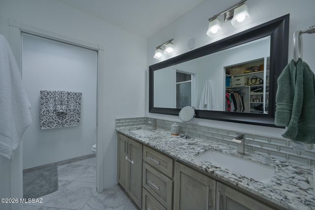 1129 W Middleton Road, Tucson, AZ 85704