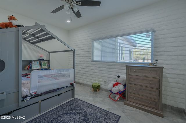 1129 W Middleton Road, Tucson, AZ 85704