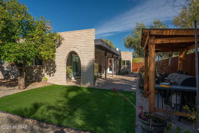 1129 W Middleton Road, Tucson, AZ 85704