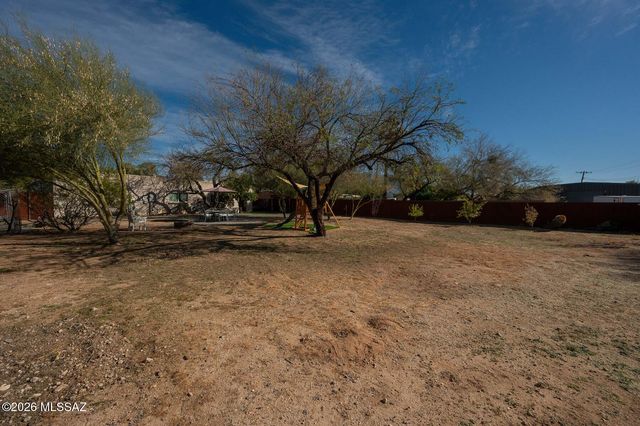 1129 W Middleton Road, Tucson, AZ 85704
