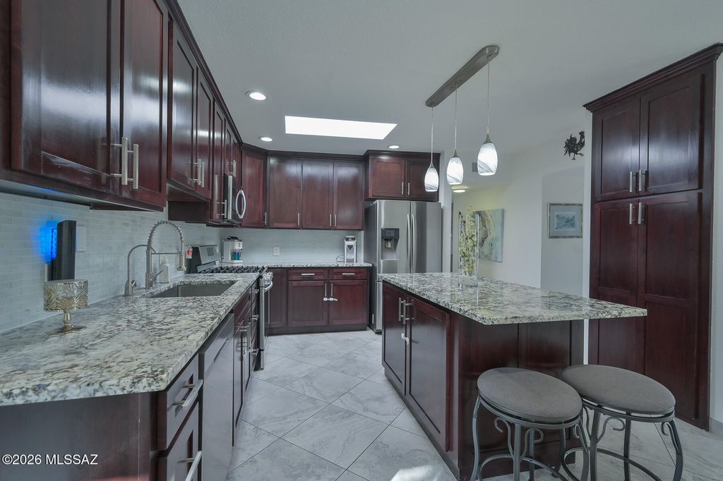 1129 W Middleton Road, Tucson, AZ 85704