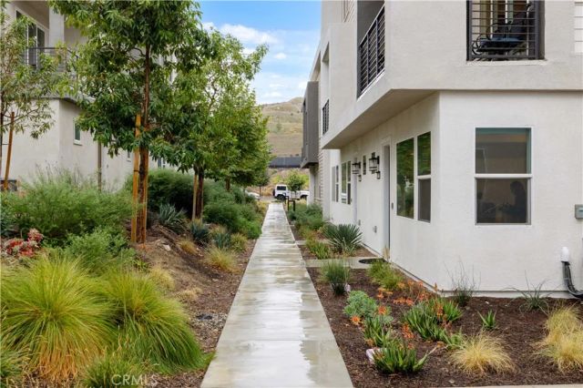 26799 Keystone Loop, Valencia, CA 91381