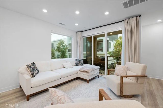 26799 Keystone Loop, Valencia, CA 91381