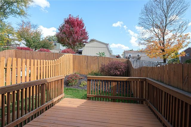 84 Cortland Dr W, Kennedy Twp, PA 15136