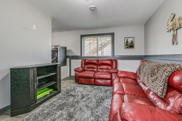 37621 Hawthorne Avenue, North Branch, MN 55056
