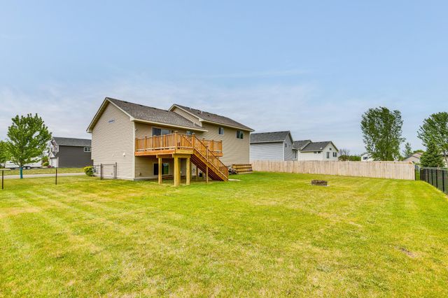 37621 Hawthorne Avenue, North Branch, MN 55056