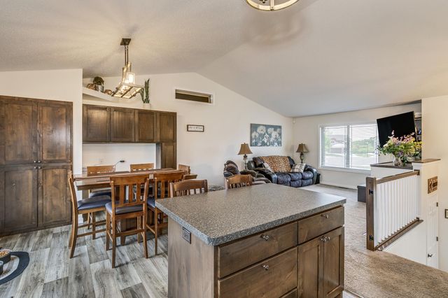 37621 Hawthorne Avenue, North Branch, MN 55056