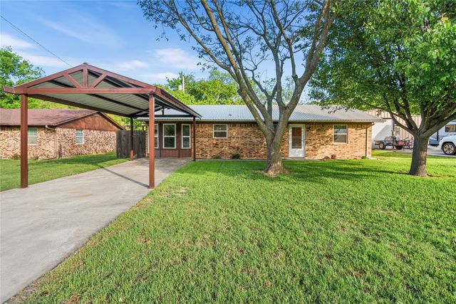 104 Chisholm Street, St Jo, TX 76265