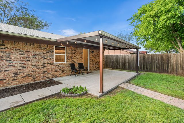 104 Chisholm Street, St Jo, TX 76265