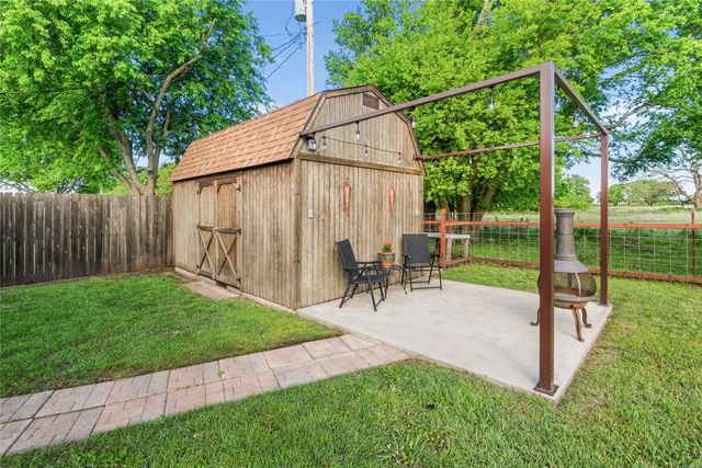 104 Chisholm Street, St Jo, TX 76265