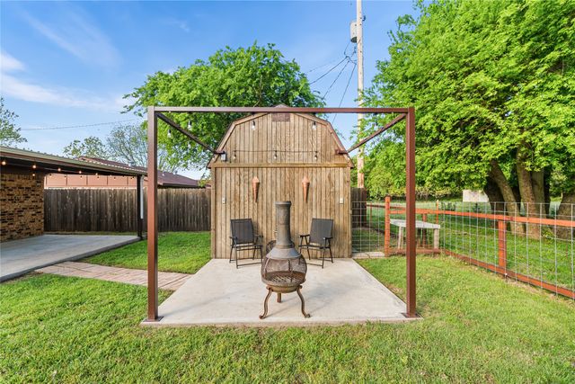104 Chisholm Street, St Jo, TX 76265