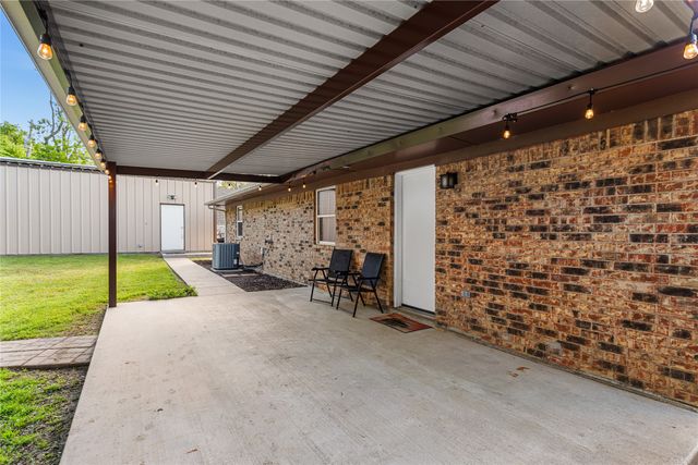 104 Chisholm Street, St Jo, TX 76265