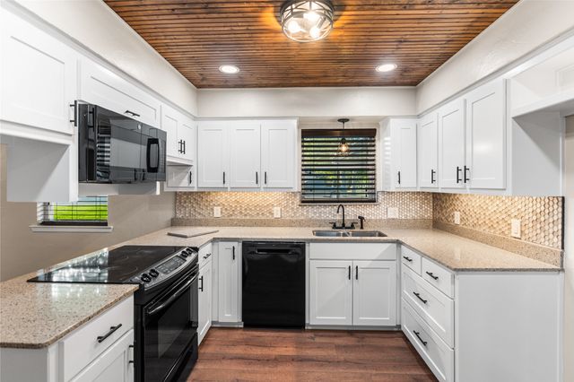 104 Chisholm Street, St Jo, TX 76265
