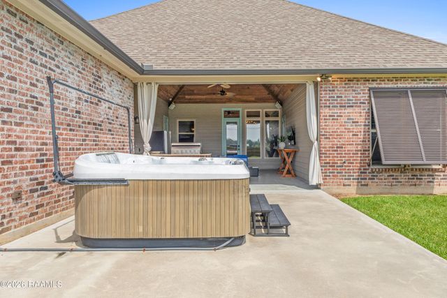 112 Snapping Lane, Broussard, LA 70518