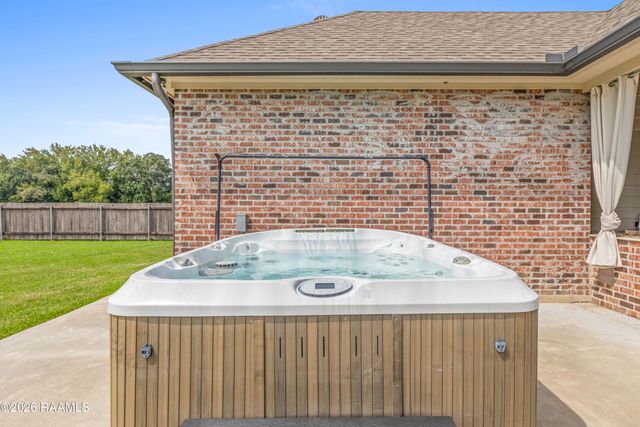 112 Snapping Lane, Broussard, LA 70518