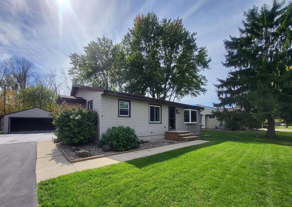 1703 PLANK ROAD, Menasha, WI 54952