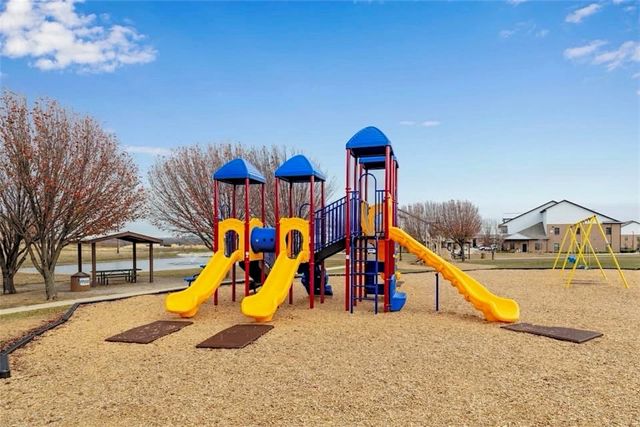 514 Hillcrest Circle, Justin, TX 76247