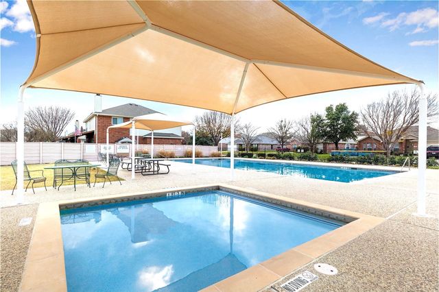 514 Hillcrest Circle, Justin, TX 76247