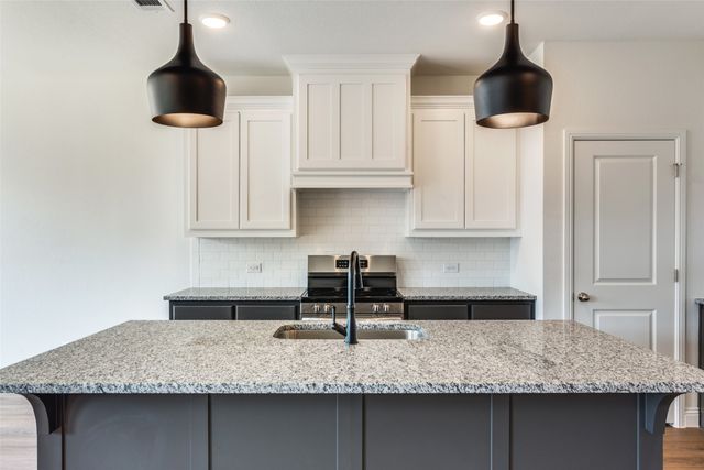 514 Hillcrest Circle, Justin, TX 76247